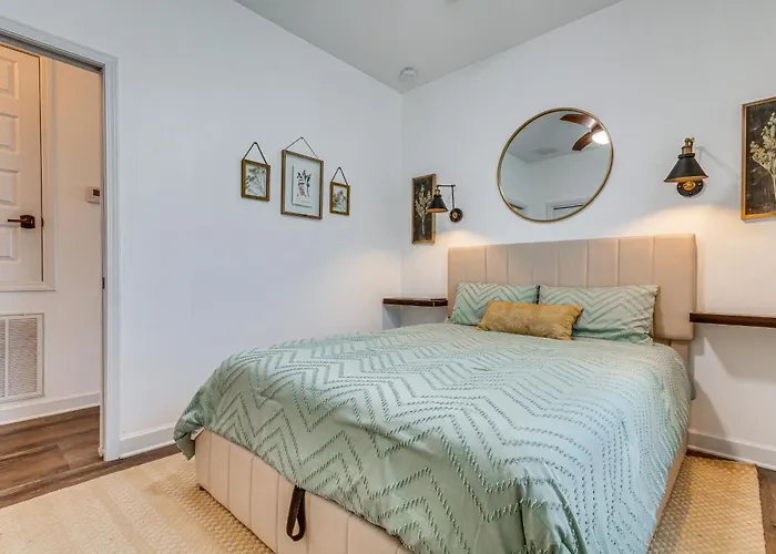 Modern Vacation W/ Private Pool! Pensacola
