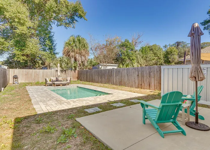 Modern Vacation W/ Private Pool! * Pensacola